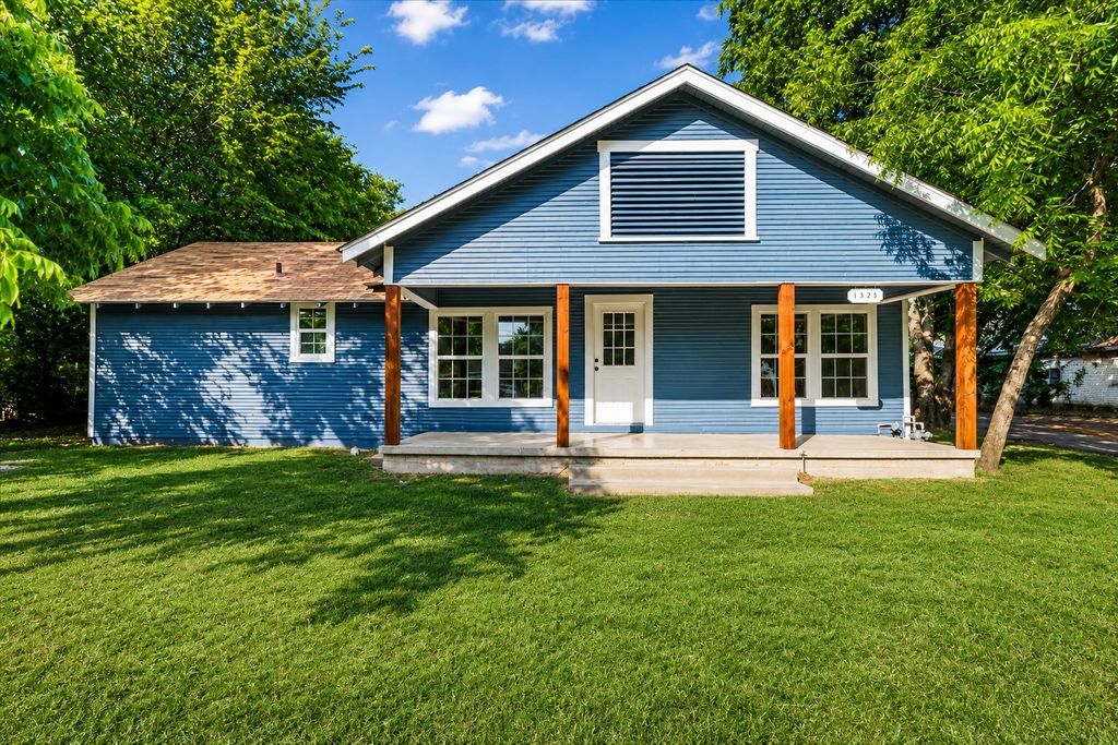 1325 Navarro Drive, Corsicana, TX 75110