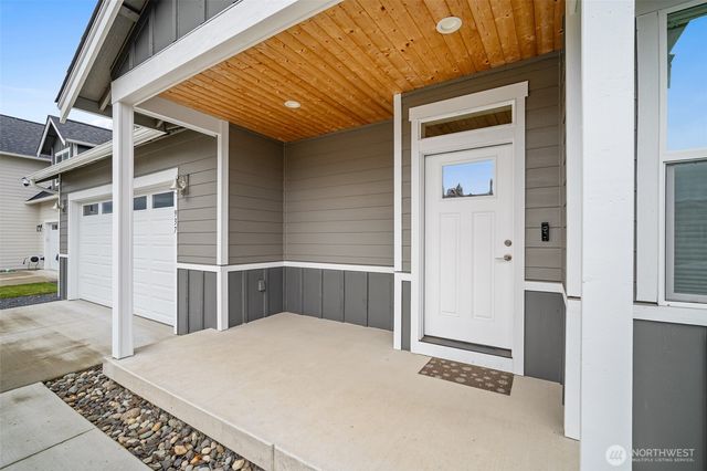 937 Crimson Court, Nooksack, WA 98276