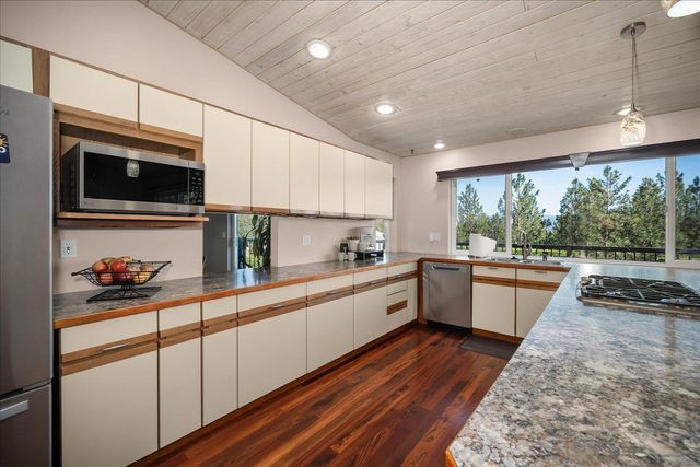 6127 N Campbell Rd, Otis Orchards, WA 99027