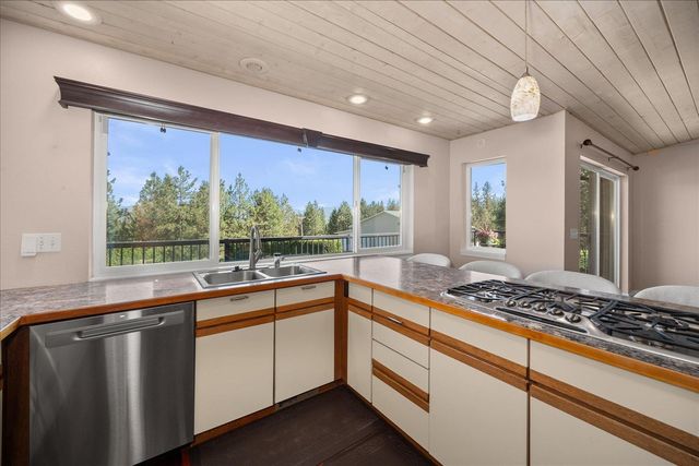 6127 N Campbell Rd, Otis Orchards, WA 99027
