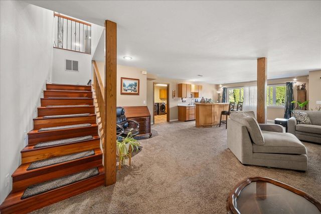 6127 N Campbell Rd, Otis Orchards, WA 99027