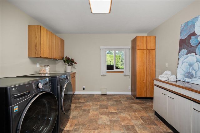 6127 N Campbell Rd, Otis Orchards, WA 99027