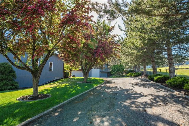 6127 N Campbell Rd, Otis Orchards, WA 99027