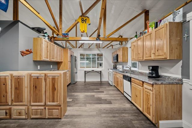 6127 N Campbell Rd, Otis Orchards, WA 99027