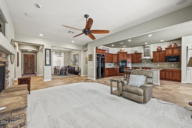 5637 W STRAIGHT ARROW Lane, Phoenix, AZ 85083