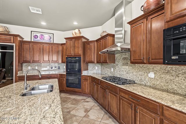 5637 W STRAIGHT ARROW Lane, Phoenix, AZ 85083