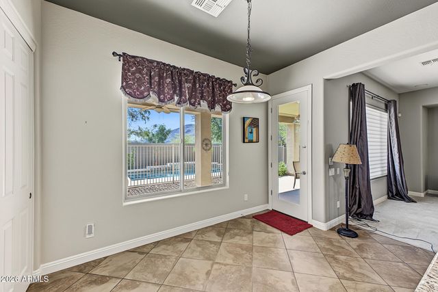 5637 W STRAIGHT ARROW Lane, Phoenix, AZ 85083