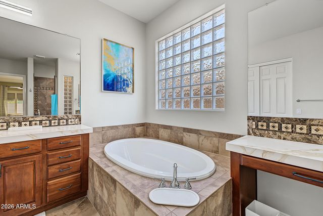 5637 W STRAIGHT ARROW Lane, Phoenix, AZ 85083