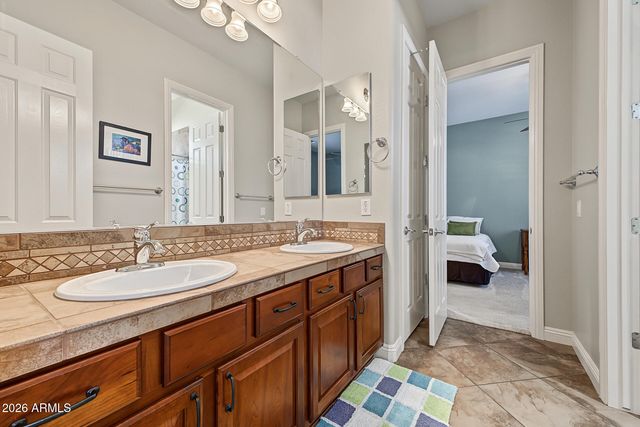 5637 W STRAIGHT ARROW Lane, Phoenix, AZ 85083