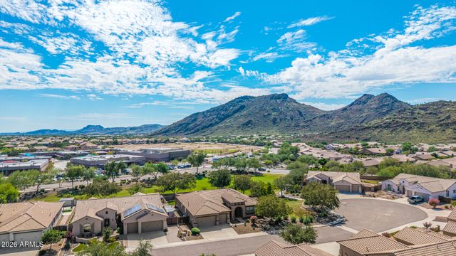 5637 W STRAIGHT ARROW Lane, Phoenix, AZ 85083