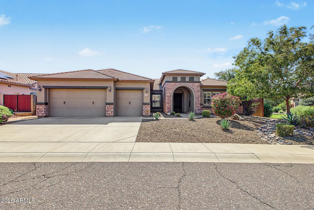 5637 W STRAIGHT ARROW Lane, Phoenix, AZ 85083