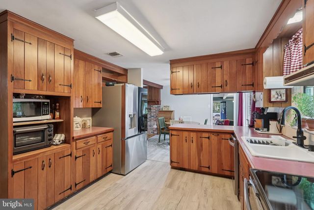 1002 CATHILL RD, Sellersville, PA 18960