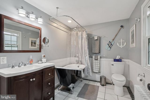 1002 CATHILL RD, Sellersville, PA 18960