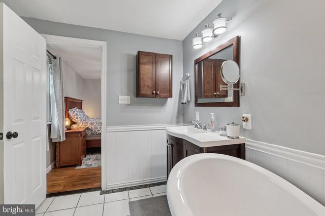 1002 CATHILL RD, Sellersville, PA 18960