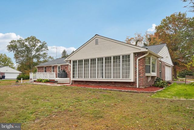 1002 CATHILL RD, Sellersville, PA 18960