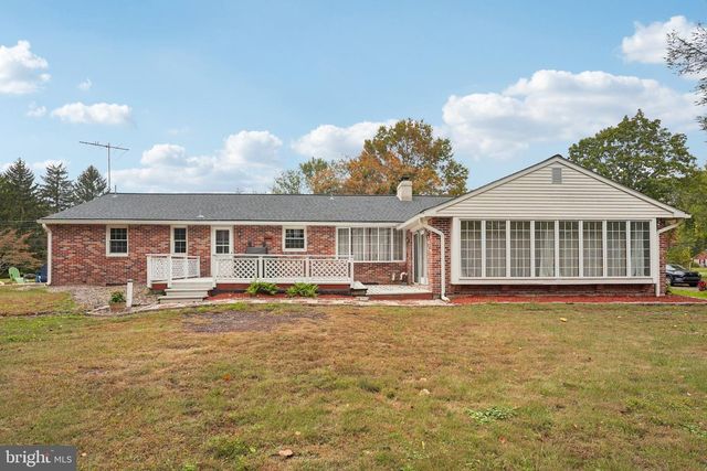 1002 CATHILL RD, Sellersville, PA 18960