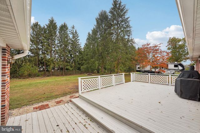 1002 CATHILL RD, Sellersville, PA 18960