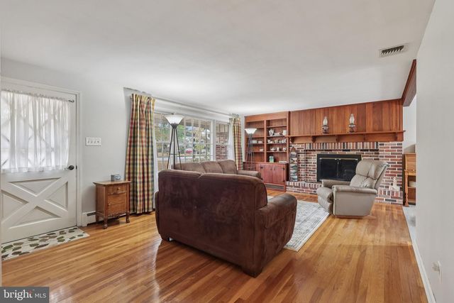 1002 CATHILL RD, Sellersville, PA 18960