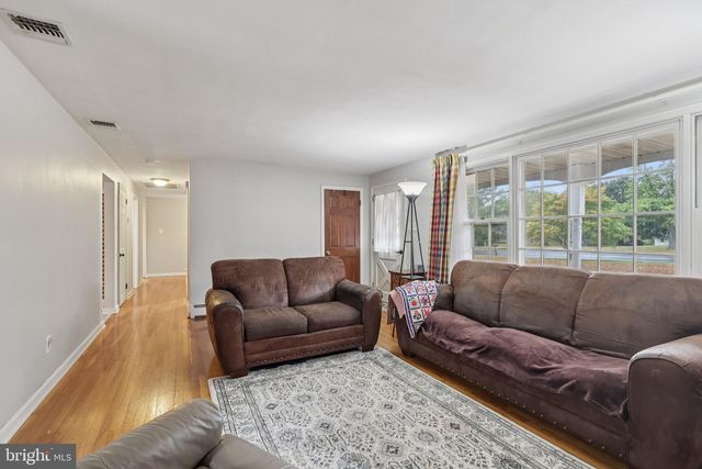 1002 CATHILL RD, Sellersville, PA 18960