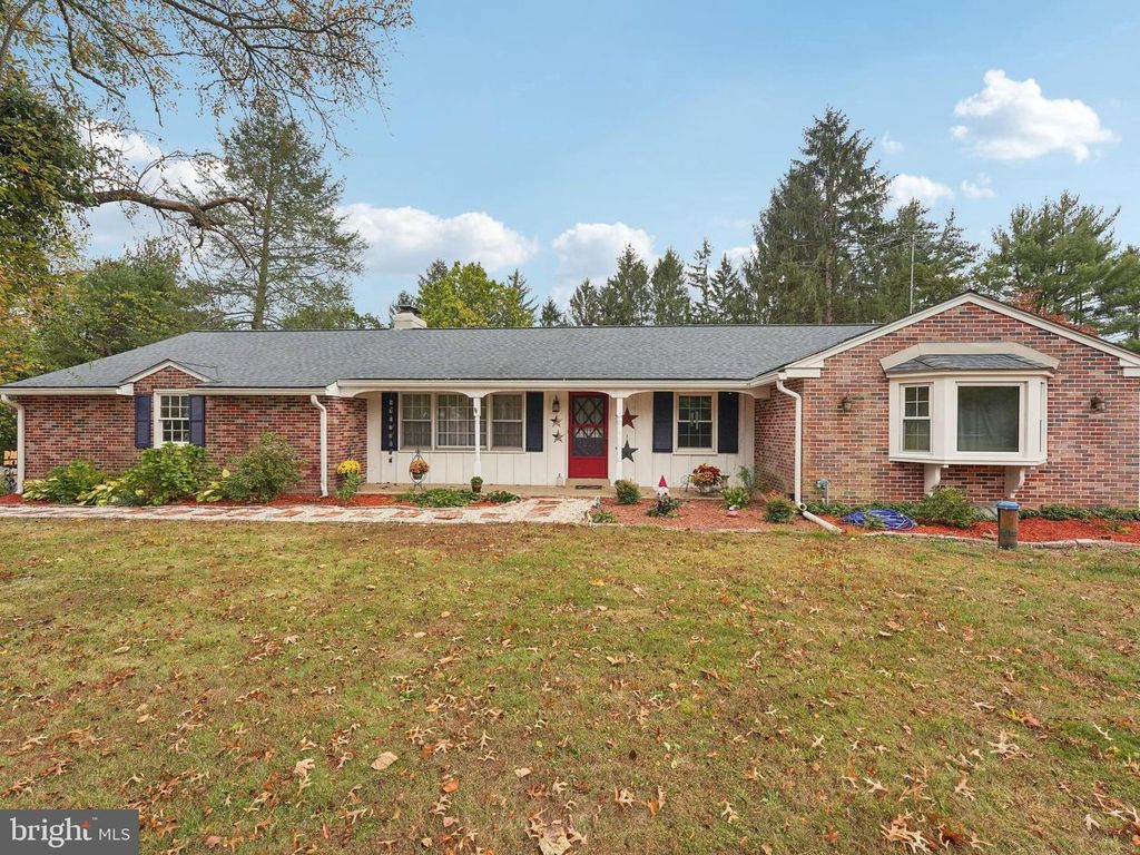 1002 CATHILL RD, Sellersville, PA 18960