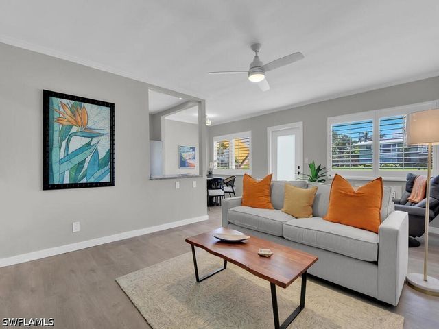 473 12th AVE S B8, Naples, FL 34102