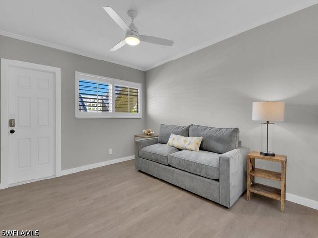 473 12th AVE S B8, Naples, FL 34102