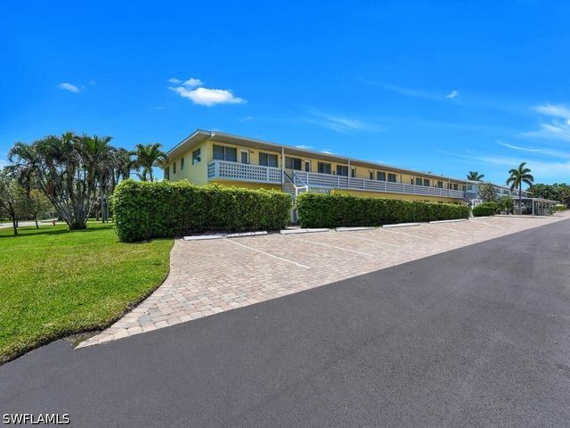 473 12th AVE S B8, Naples, FL 34102