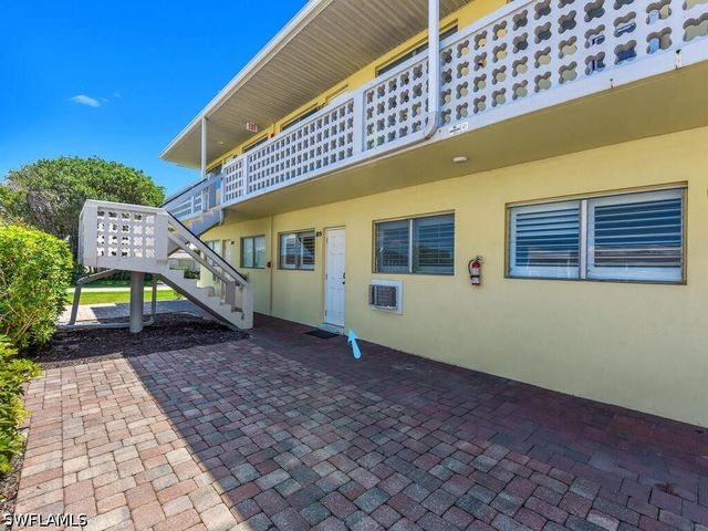 473 12th AVE S B8, Naples, FL 34102