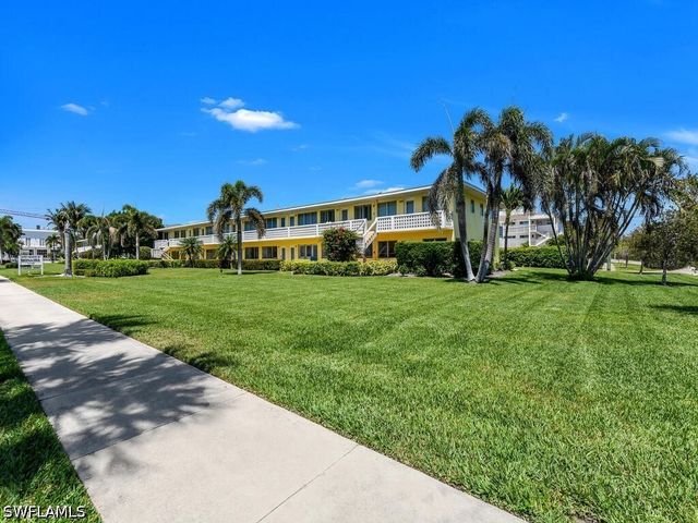 473 12th AVE S B8, Naples, FL 34102