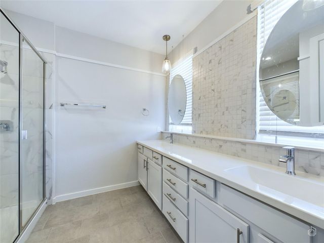 12001 Vista Parke DR 904, Austin, TX 78726