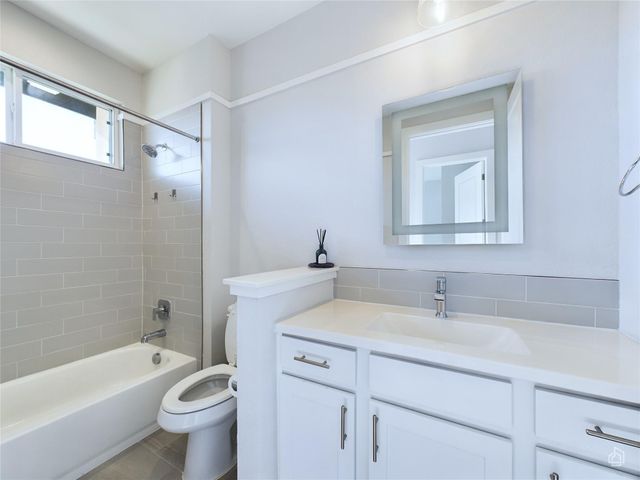 12001 Vista Parke DR 904, Austin, TX 78726