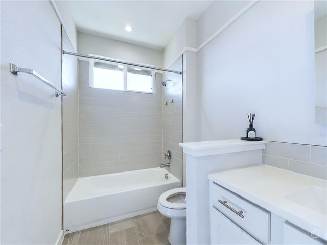 12001 Vista Parke DR 904, Austin, TX 78726