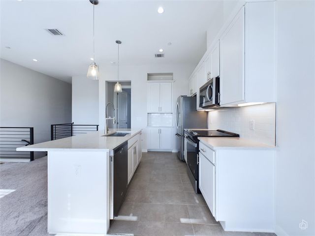 12001 Vista Parke DR 904, Austin, TX 78726