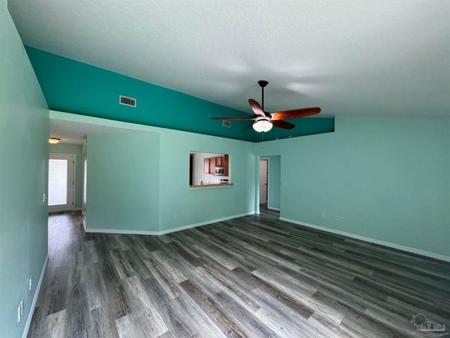 8281 Segura St, Navarre, FL 32566