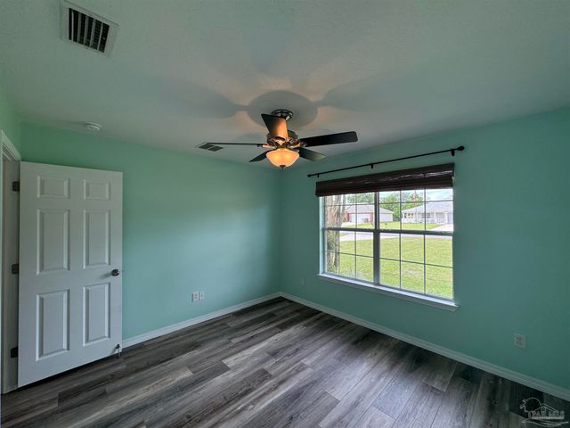 8281 Segura St, Navarre, FL 32566