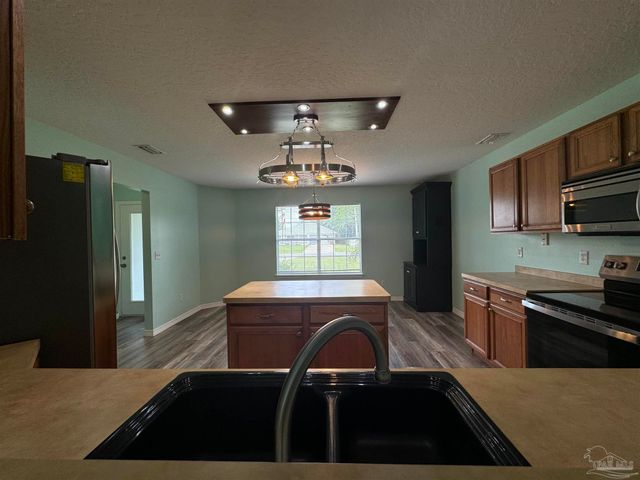 8281 Segura St, Navarre, FL 32566