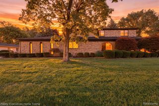 38670 Santa Barbara Street, Clinton Township, MI 48036
