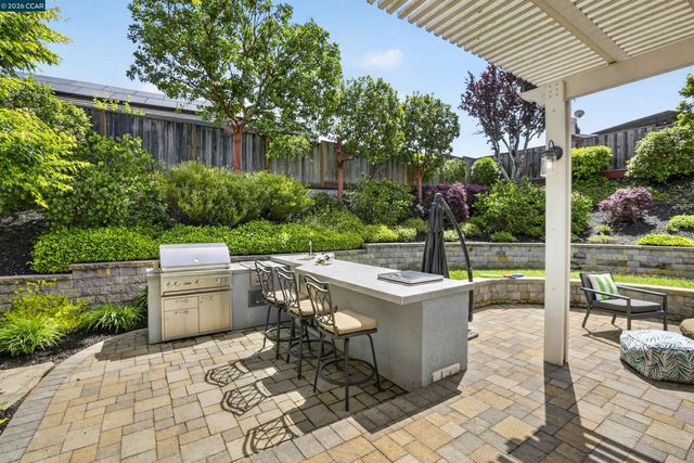 22 Williams Dr, Moraga, CA 94556