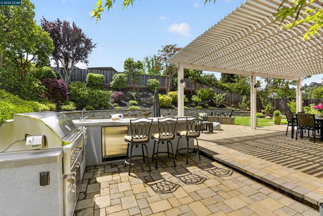 22 Williams Dr, Moraga, CA 94556