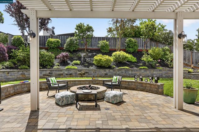 22 Williams Dr, Moraga, CA 94556
