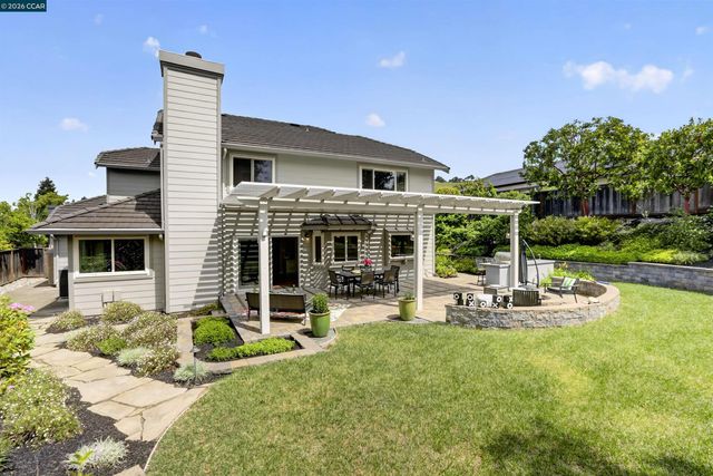 22 Williams Dr, Moraga, CA 94556