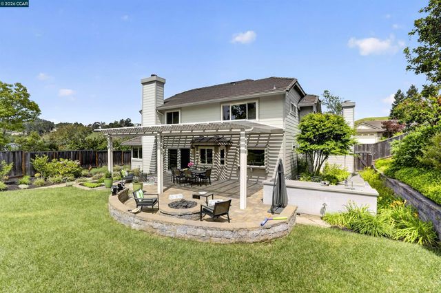 22 Williams Dr, Moraga, CA 94556
