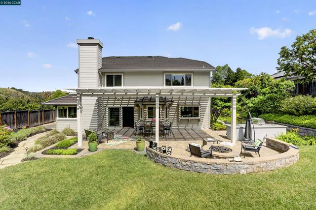 22 Williams Dr, Moraga, CA 94556