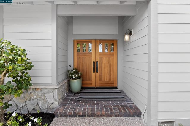 22 Williams Dr, Moraga, CA 94556