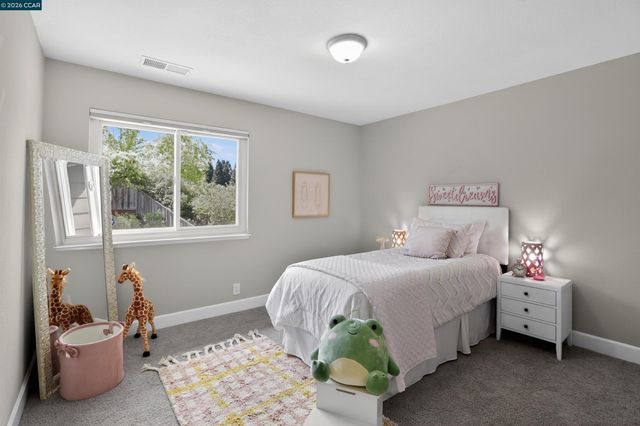 22 Williams Dr, Moraga, CA 94556