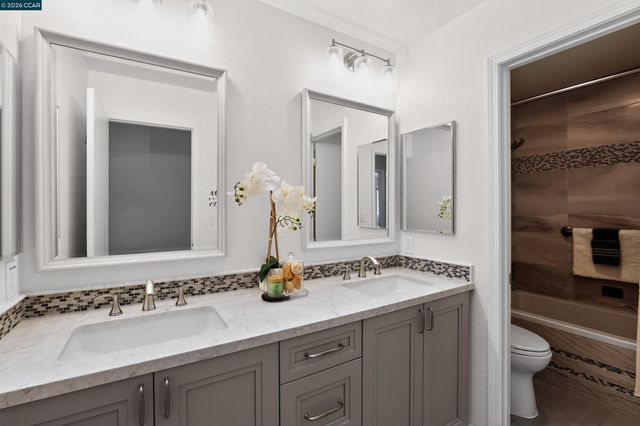 22 Williams Dr, Moraga, CA 94556