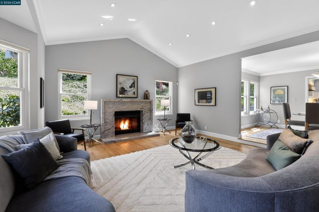 22 Williams Dr, Moraga, CA 94556