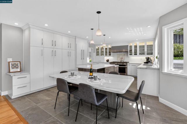 22 Williams Dr, Moraga, CA 94556