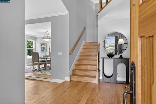 22 Williams Dr, Moraga, CA 94556