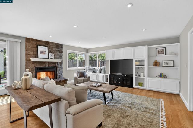 22 Williams Dr, Moraga, CA 94556